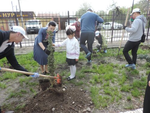 14 апреля 2022 года в средней общеобразовательной школе №16 под эгидой  “Green Foundation”, при поддержке МОФ «Инициатива Розы  Отунбаевой» была проведена посадка саженцев.